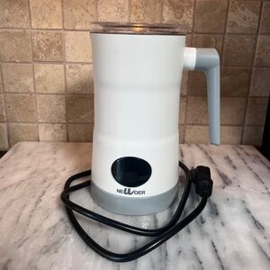 NWT 🤍Electric Milk Frother and Warmer🤍